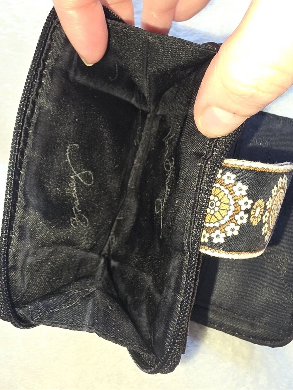 Vera Bradley Paisley Quilted Zip ID/Card Holder Wallet in Black, Brown & Cream - Picture 4 of 4